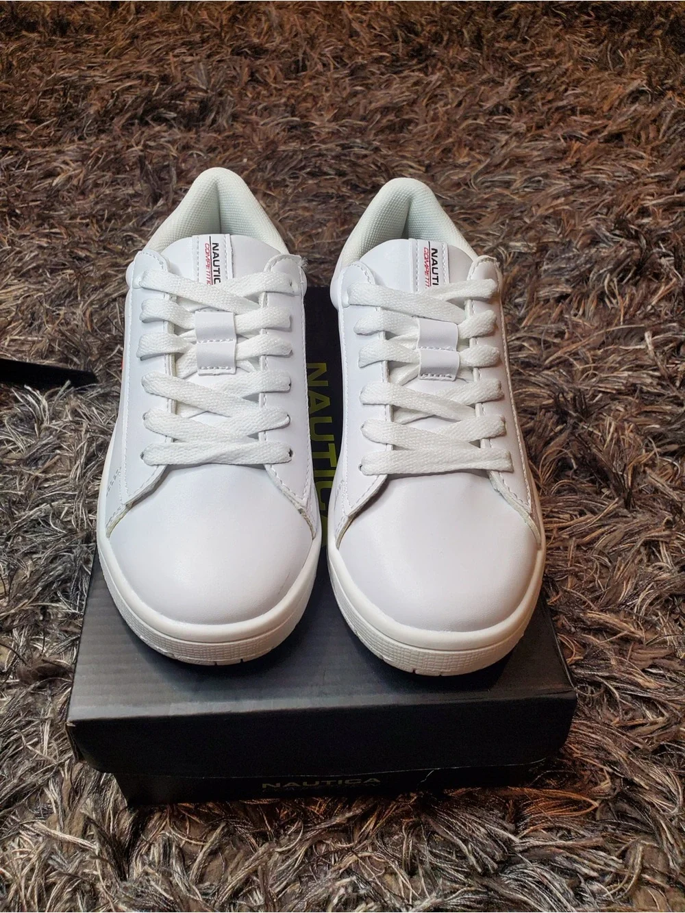New Nautica White & Red Men's Low-Top Sneaker 7.5